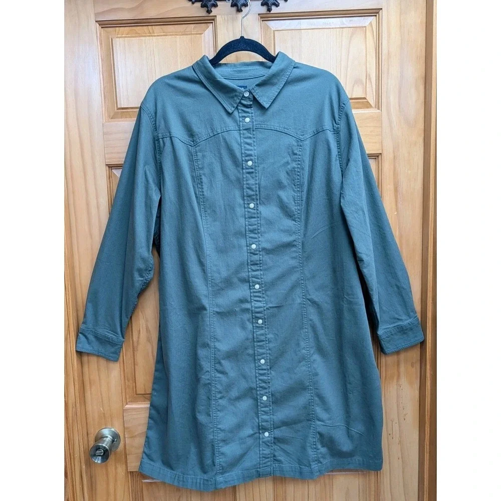 Lee Women's 1X Khaki Dress Pearl Snap Closure Down Front Long Sleeves